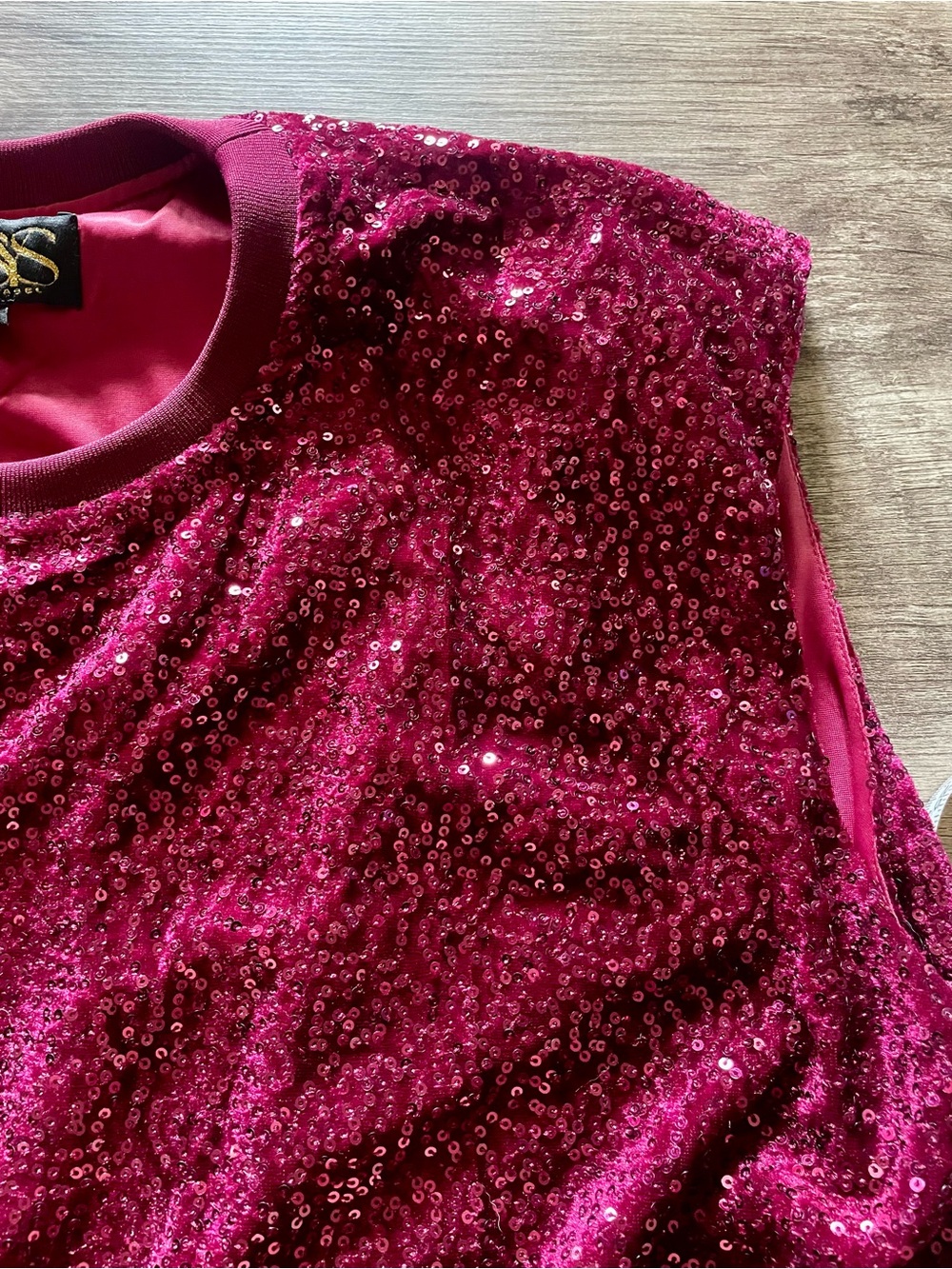 Red sequin top - Picture 5 of 7
